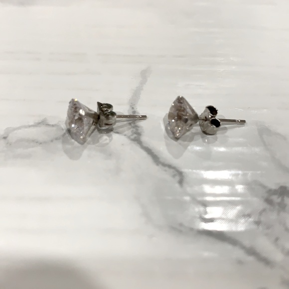 Sterling silver stud earrings - Picture 2 of 3